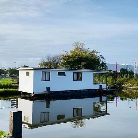 Woonboot In Sumar Gelegen Tussen Leeuwarden En Drachten Suameer Dış mekan fotoğraf