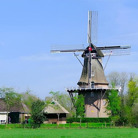 Woonboot In Sumar Gelegen Tussen Leeuwarden En Drachten Suameer Dış mekan fotoğraf