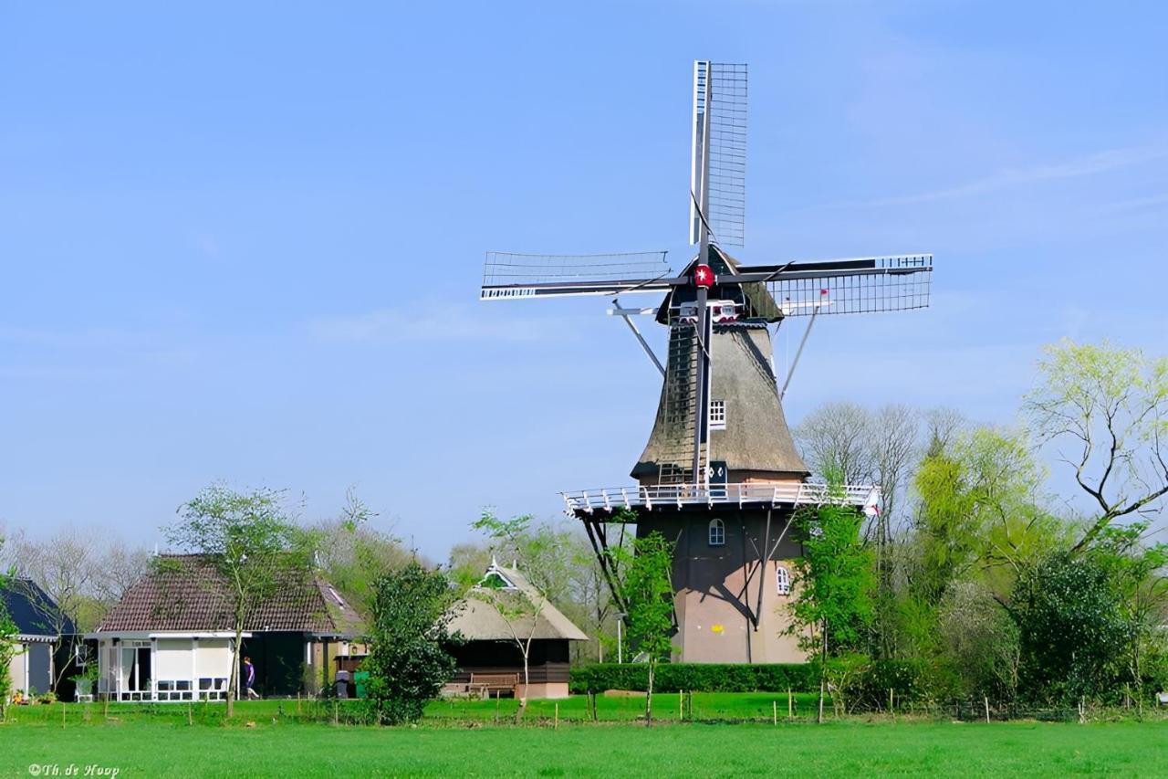 Woonboot In Sumar Gelegen Tussen Leeuwarden En Drachten Suameer Dış mekan fotoğraf